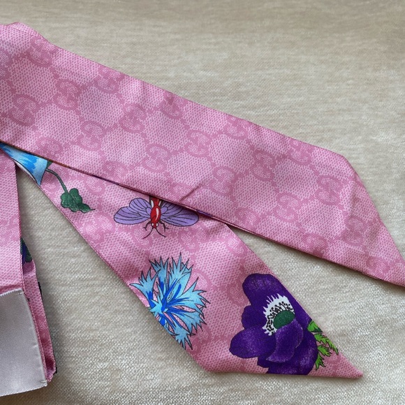 GUCCI GG SILK BOW SCARF - Picture 9 of 14